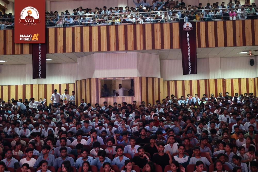 janhvi-kapoor-was-here-at-vivekananda-global-university-more-than-1000-enthusiastic-students-made-it-an-unforgettable-experience